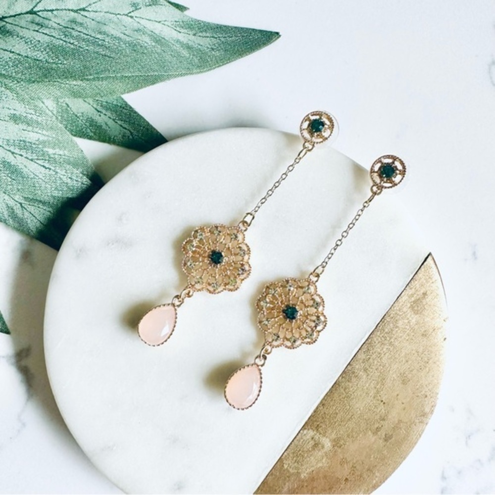 2/$30🌵 Delicate Gold Tone Medallion Blush Peach Green Stone Dangle Earrings